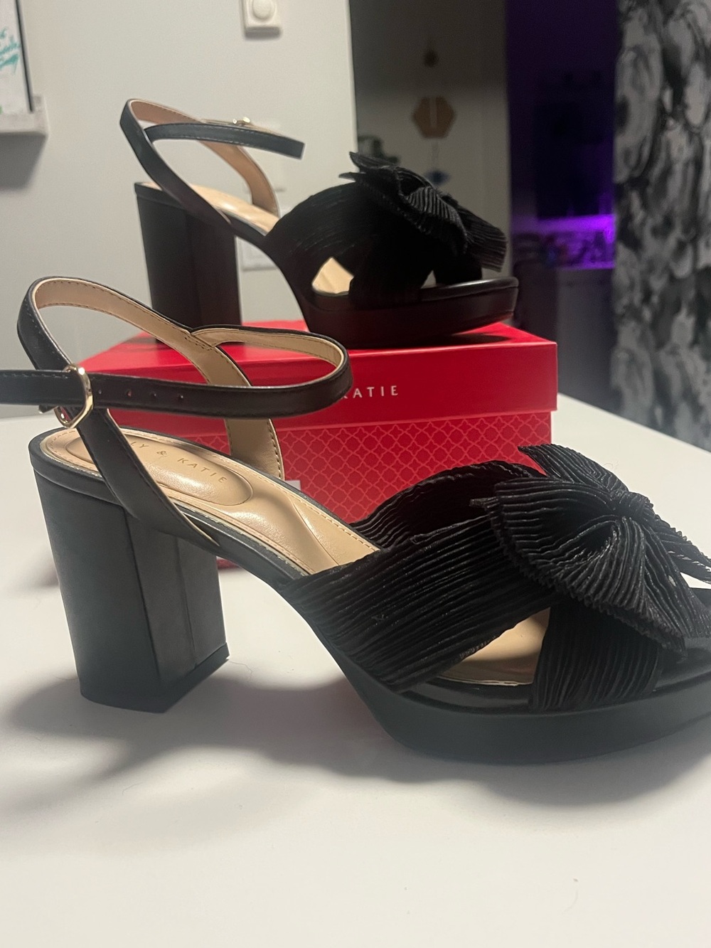 Kelly & Katie Black Bow Platform Sandal, size 10